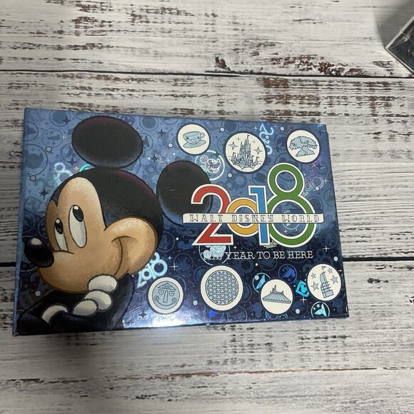 3pc Lot of Walt Disney World & Adventures by Disney Photo Scrap Books 2015 2018 - Picture 8 of 16